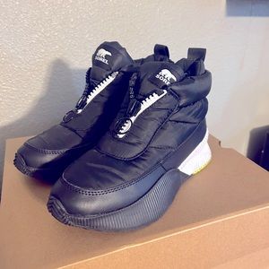 Women’s Sorel Ankle puffer zip boot